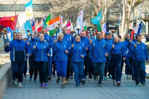 CKG-Peace-Runners-from-many-countries-with-flags-arrive-by-Bhashwar-Hart-0985