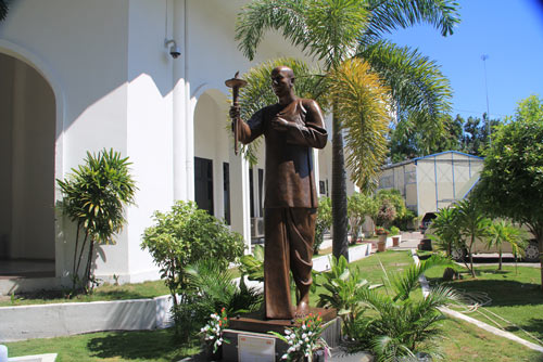 Statue of Sri Chinmoy inaugurated in the National Parliament of Timor-Leste