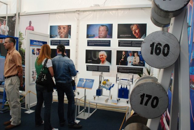 Exhibition of Sri Chinmoy’s Weightlifting
